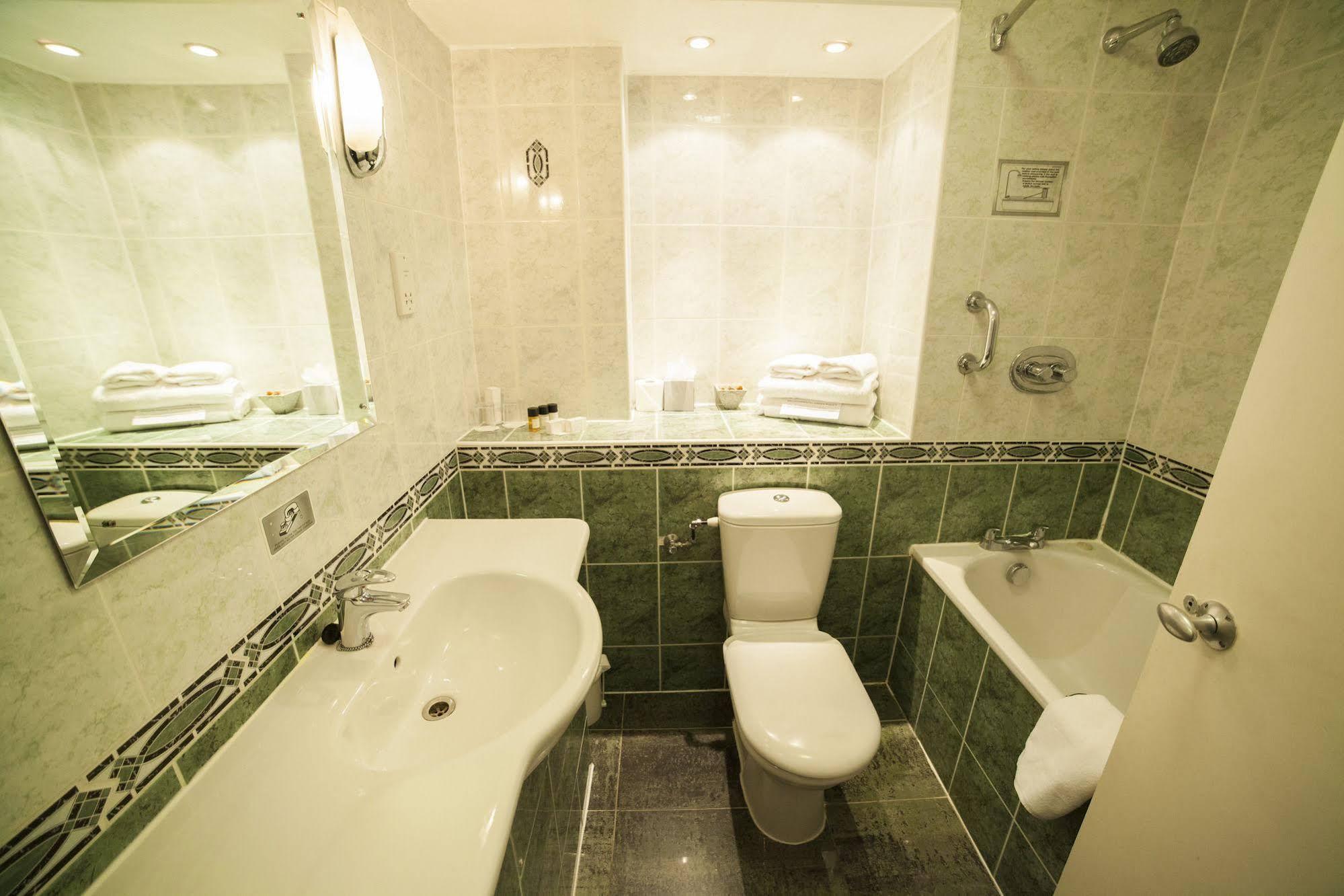 Treehouse Hotel Лондон Экстерьер фото